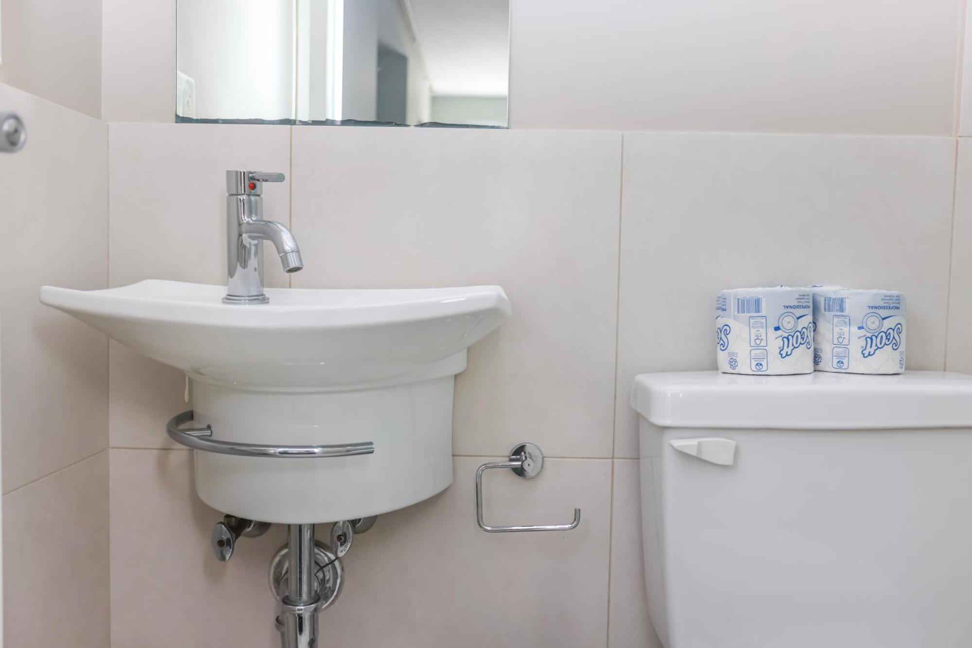 Stylish Studio On Newbury St #3 Бостон Экстерьер фото
