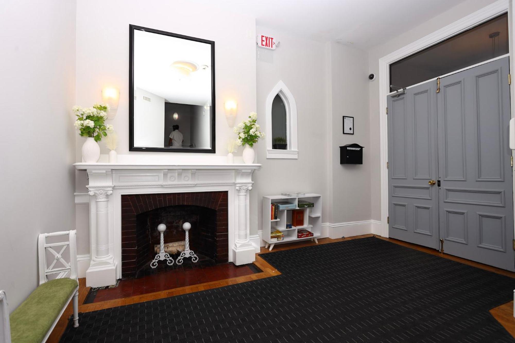 Stylish Studio On Newbury St #3 Бостон Экстерьер фото
