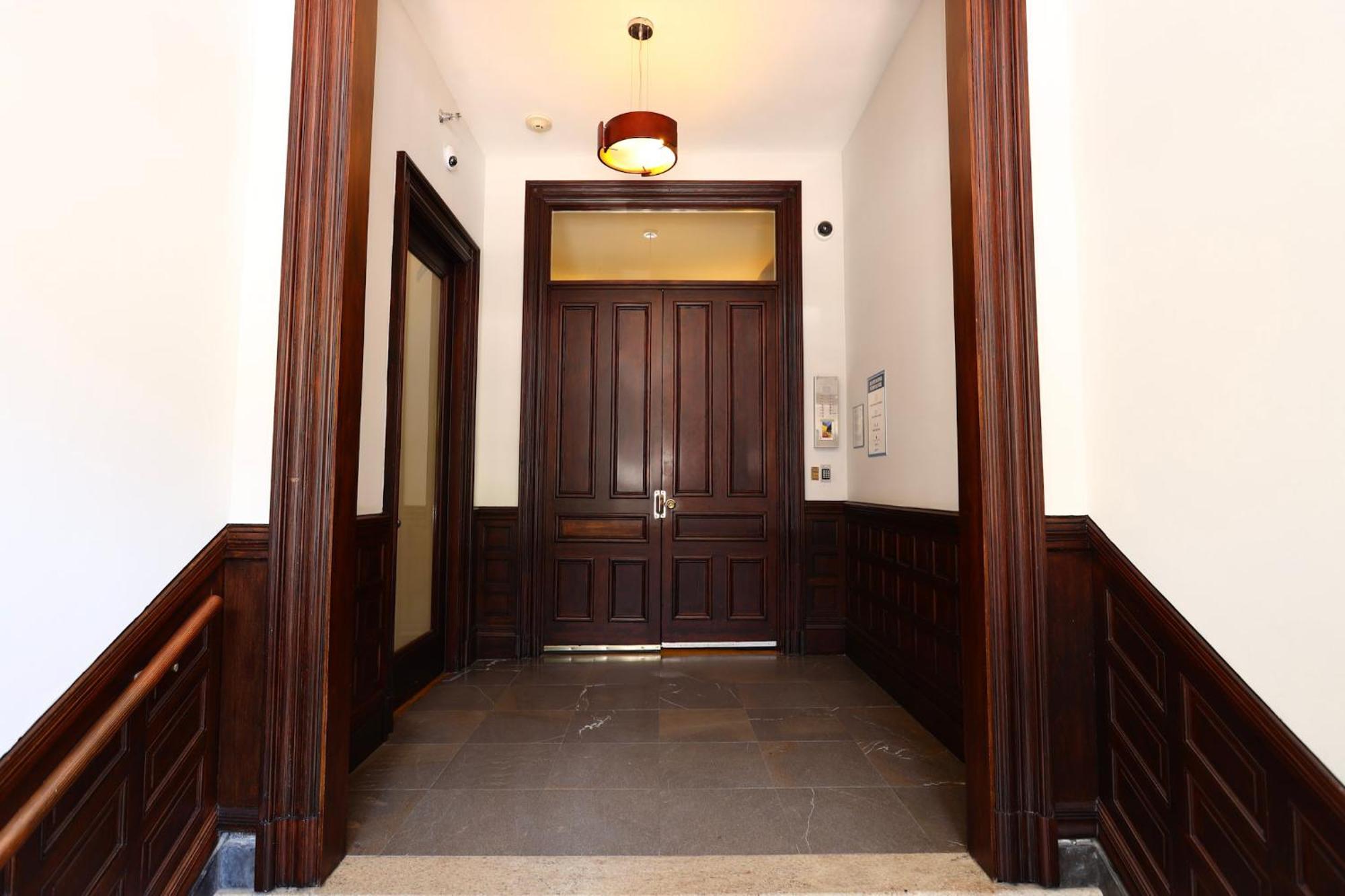 Stylish Studio On Newbury St #3 Бостон Экстерьер фото